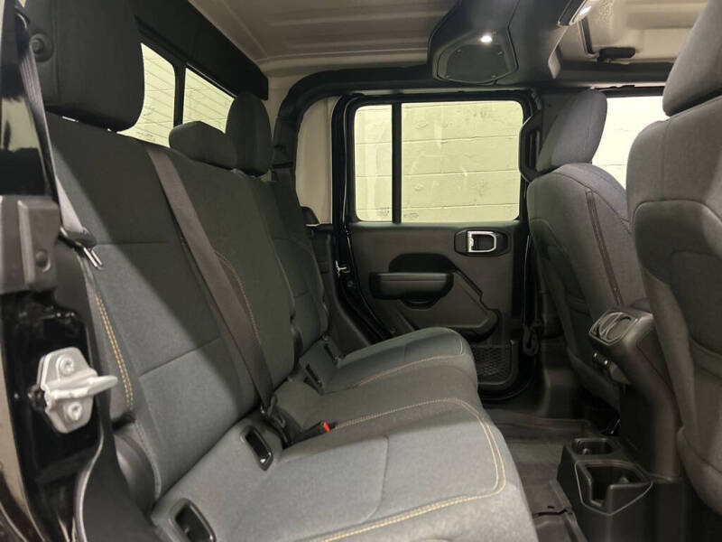 2024 Jeep Gladiator NightHawk