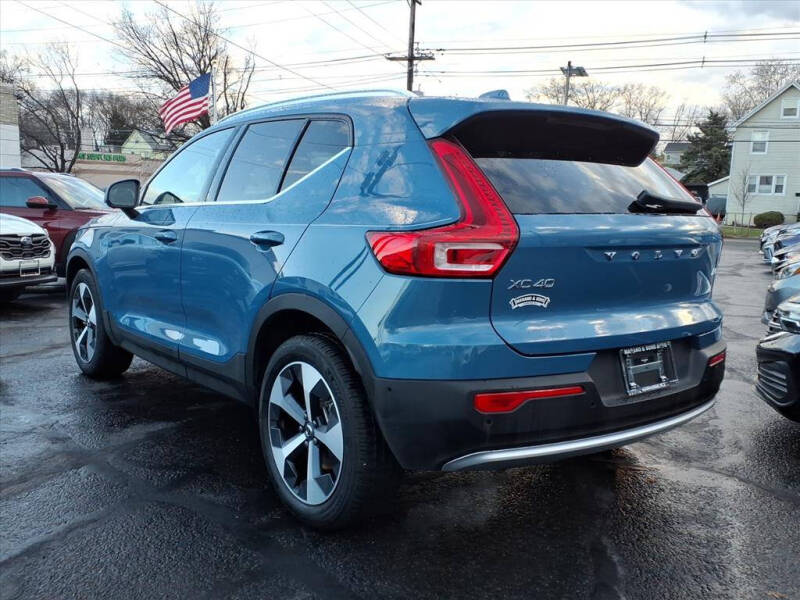 2025 Volvo XC40 B5 Plus Bright Theme