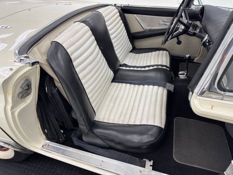 1957 Ford Thunderbird