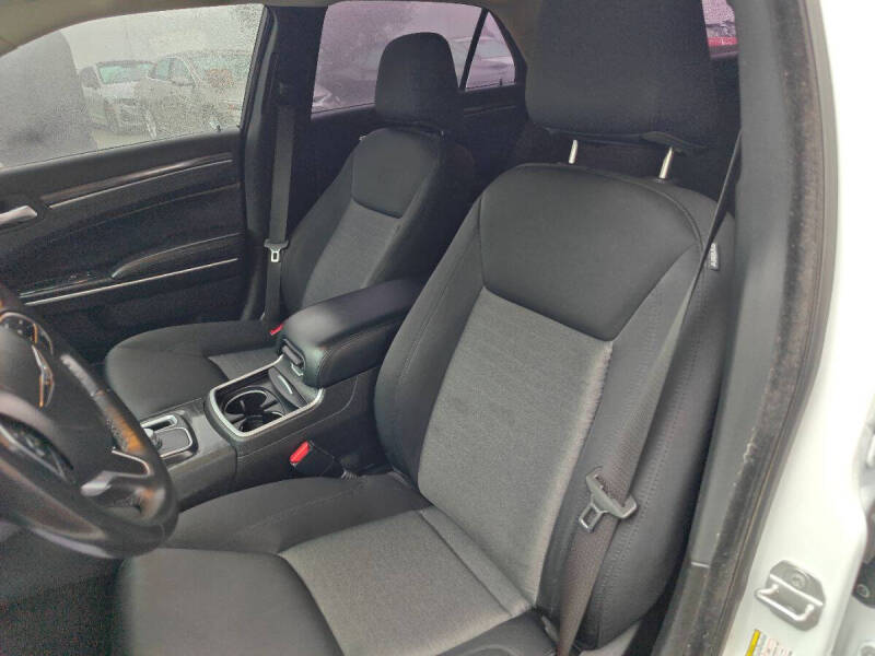 2022 Chrysler 300 Touring