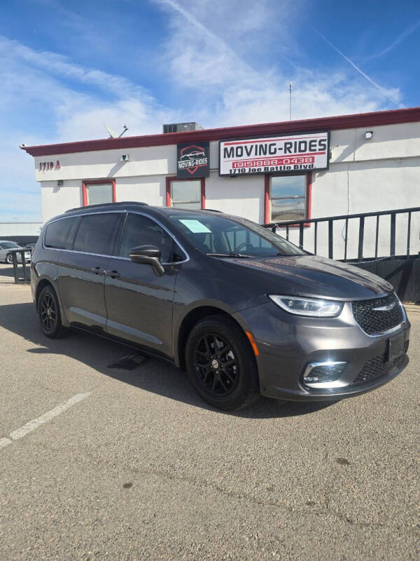 2022 Chrysler Pacifica Touring L's photo