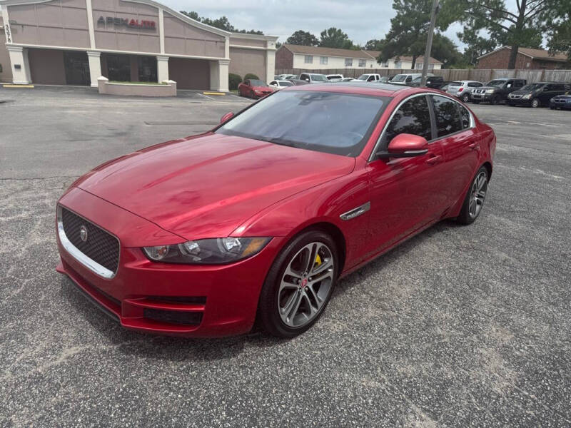 2017 Jaguar XE Premium's photo