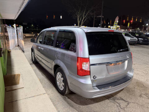 2016 Chrysler Town and Country Touring