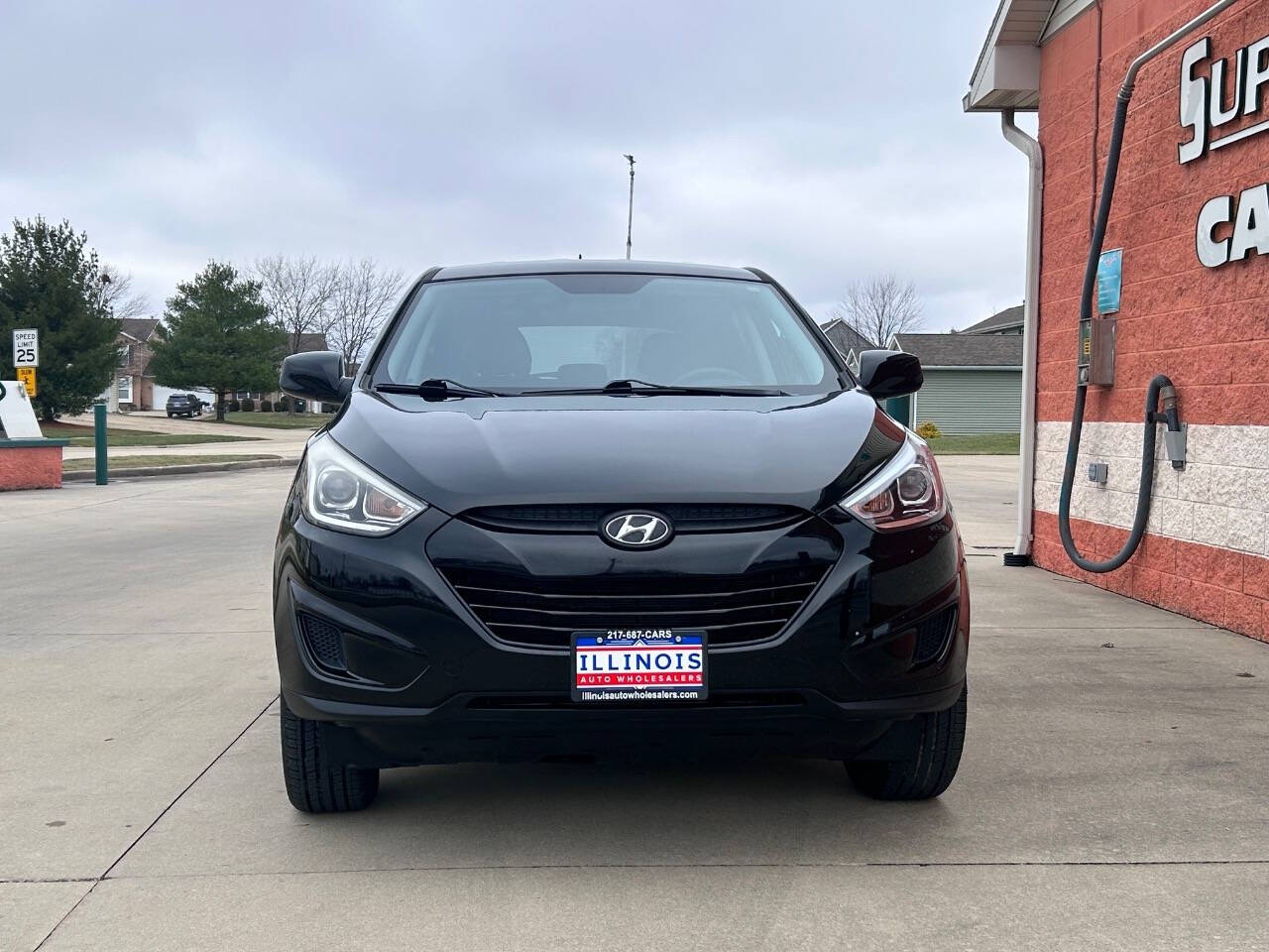 2015 Hyundai TUCSON for sale at Illinois Auto Wholesalers in Tolono, IL