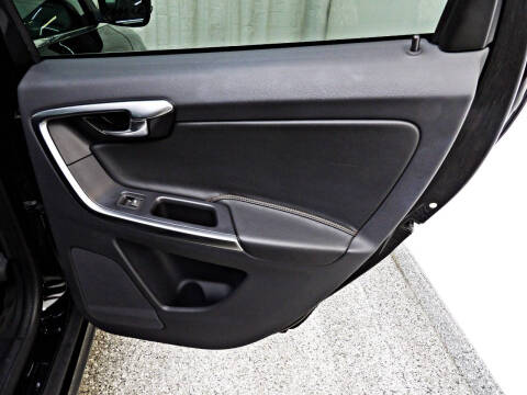 2017 Volvo XC60 T5 Dynamic