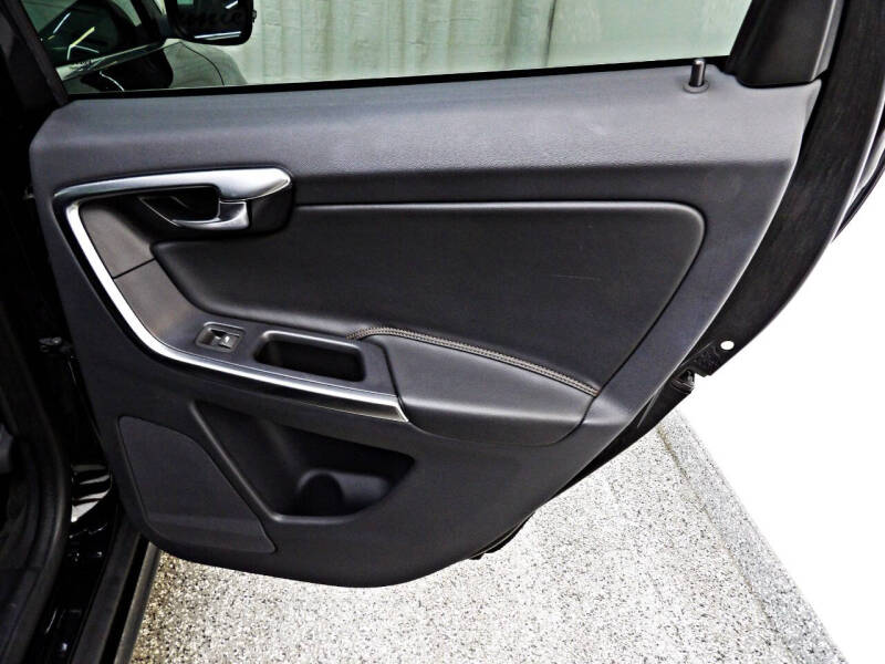 2017 Volvo XC60 T5 Dynamic