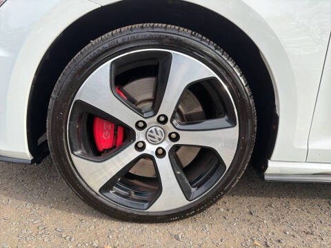 2017 Volkswagen Golf GTI SE