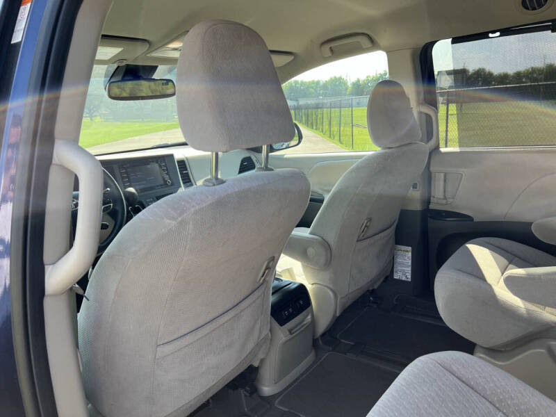 2020 Toyota Sienna LE 7-Passenger