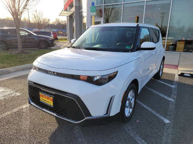 2024 Kia Soul LX's photo