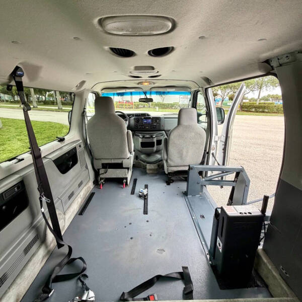 2011 Ford E-350