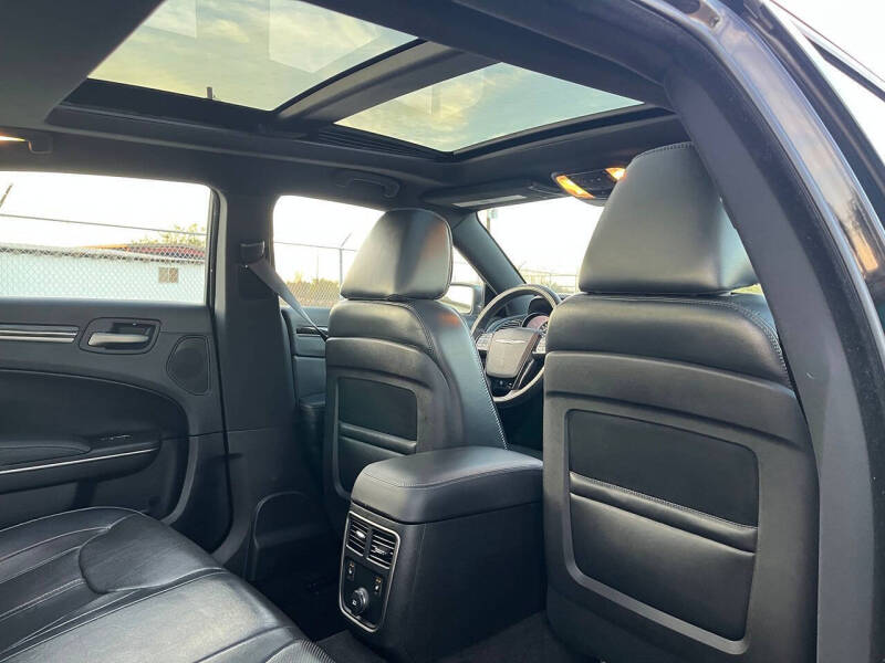 2014 Chrysler 300 C John Varvatos Limited Edition