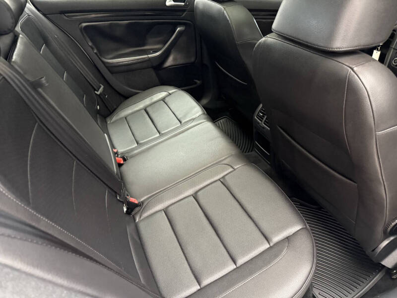 2011 Volkswagen Jetta SportWagen SE PZEV