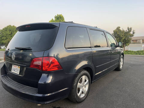 2009 Volkswagen Routan SE