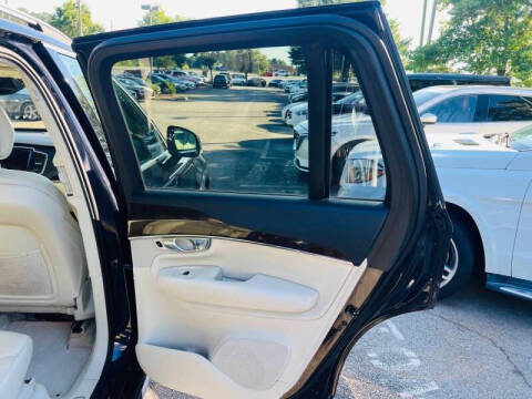 2016 Volvo XC90 T6 Momentum