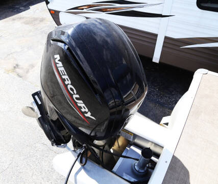 2020 Sun Tracker PANTOON BOAT