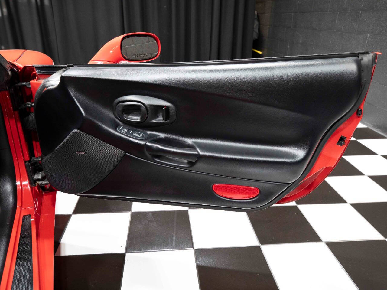 2004 Chevrolet Corvette 32
