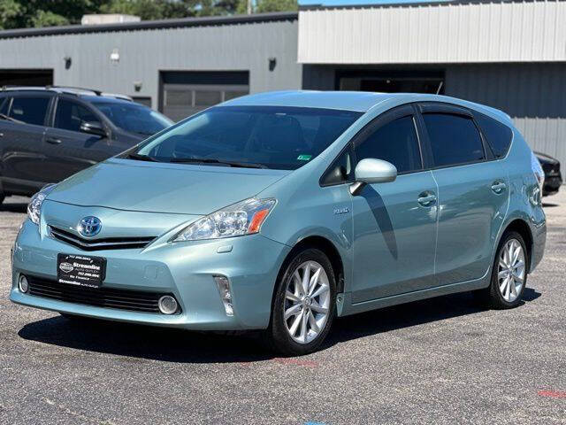 2014 Toyota Prius v Five