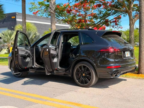 2016 Porsche Cayenne GTS