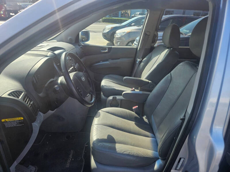 2008 Hyundai Entourage Limited