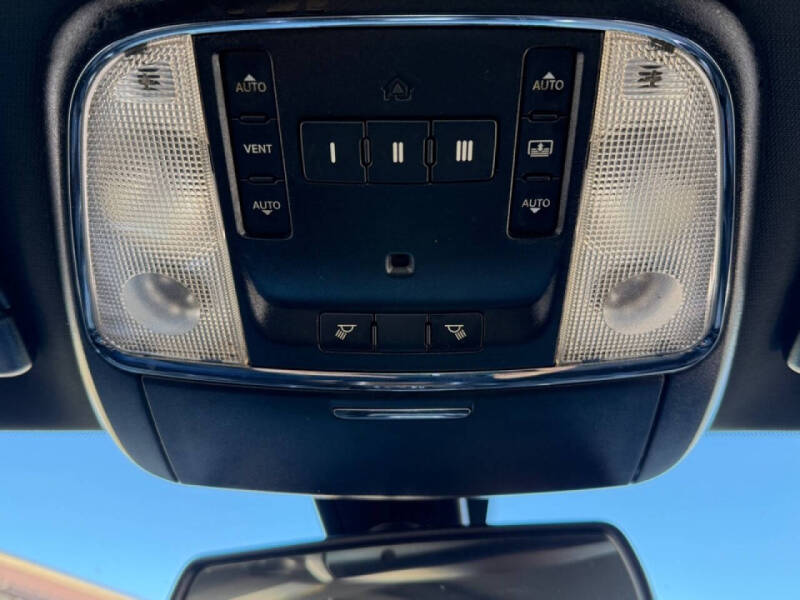 2017 Chrysler 300 C Platinum