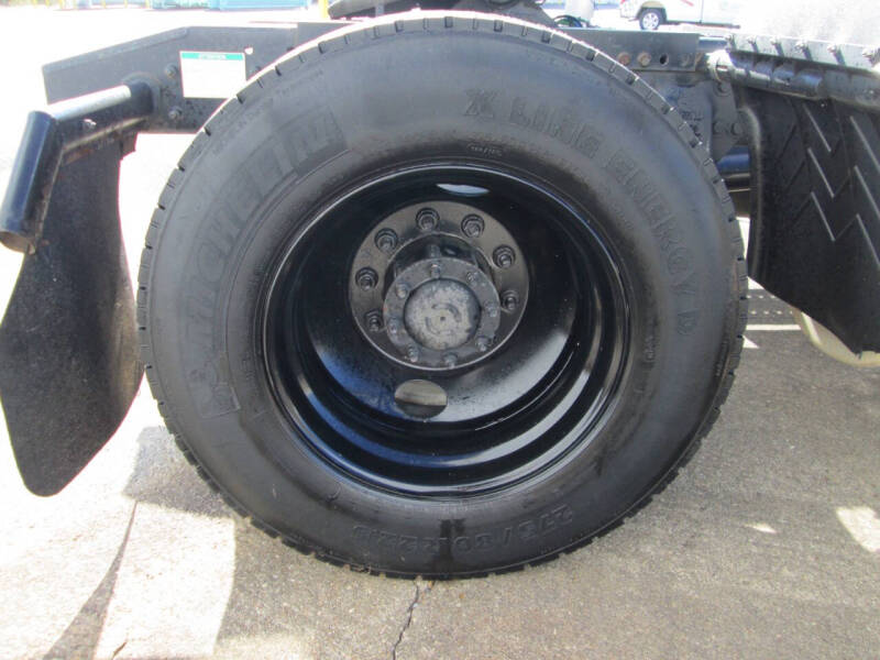 2011 Freightliner Business class M2