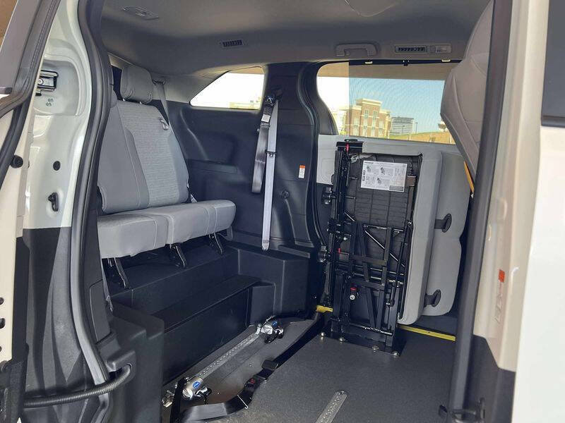 2025 Toyota Sienna LE 8-Passenger