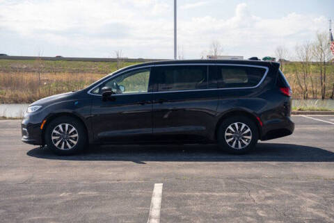 2022 Chrysler Pacifica Hybrid Touring L