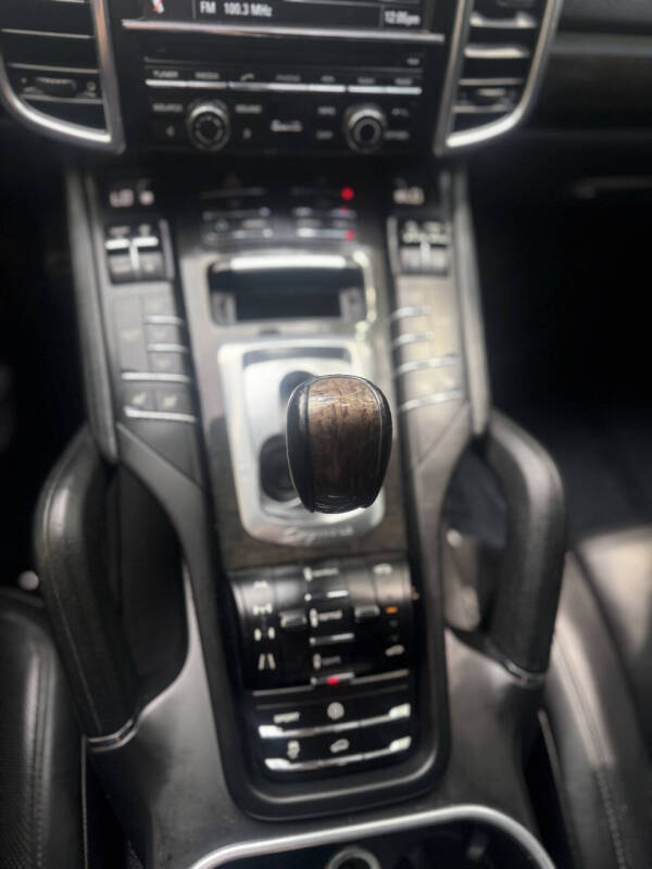 2013 Porsche Cayenne GTS