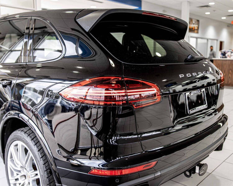 2017 Porsche Cayenne Platinum Edition