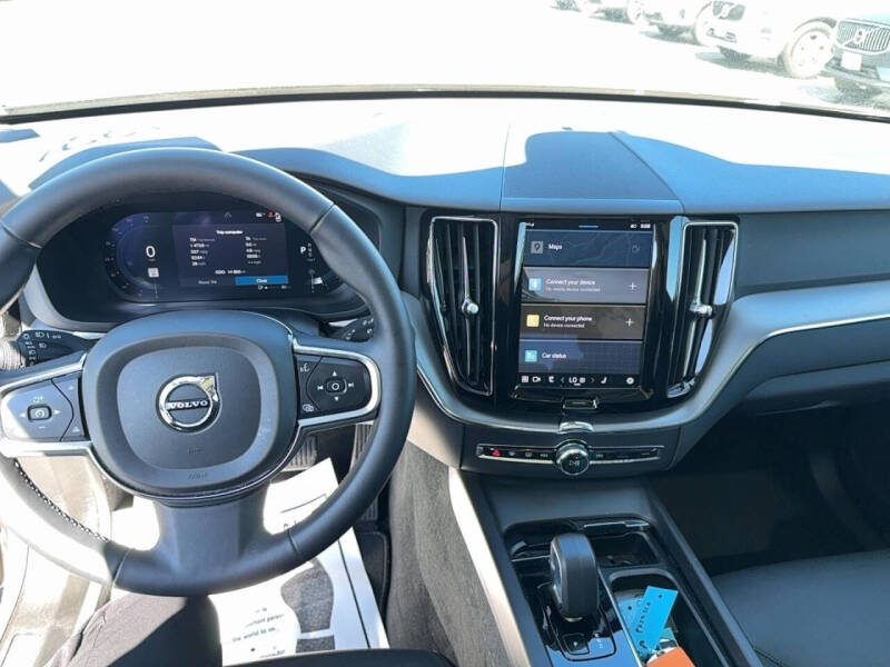 2024 Volvo XC60 B5 Core Dark Theme