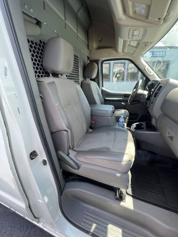 2018 Nissan NV Cargo SV photo 9