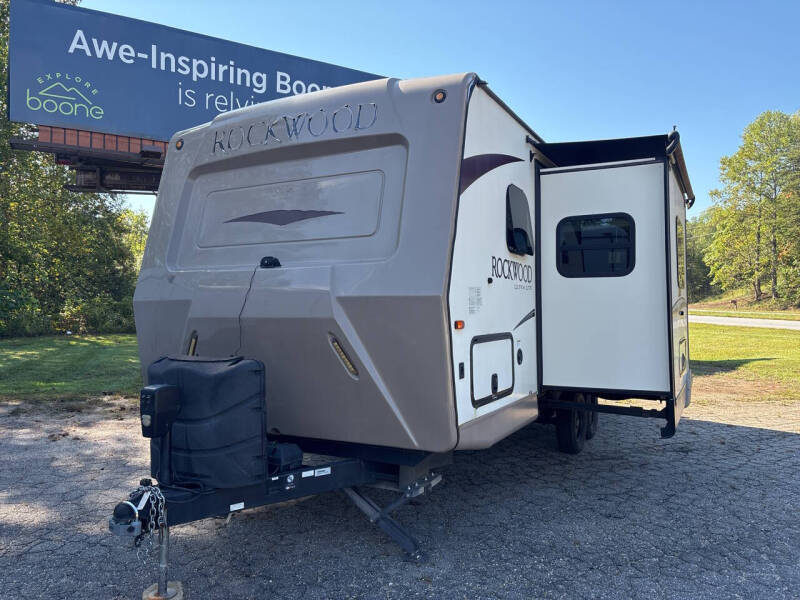 2017 Forest River Rockwood Ultra Lite