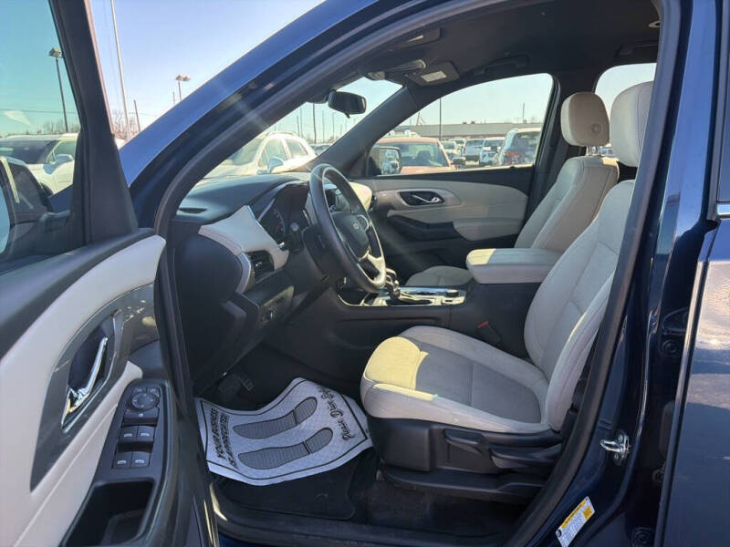 2022 Chevrolet Traverse LS