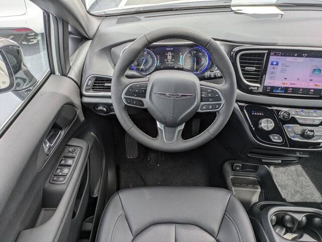 2026 Chrysler Voyager LX