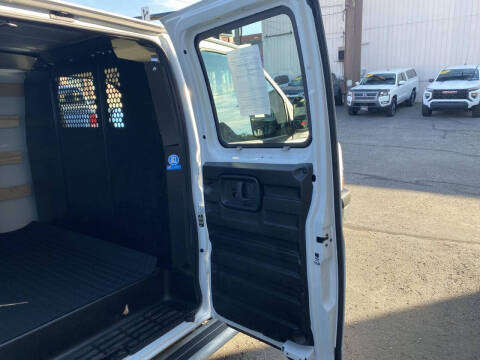2025 GMC Savana 2500