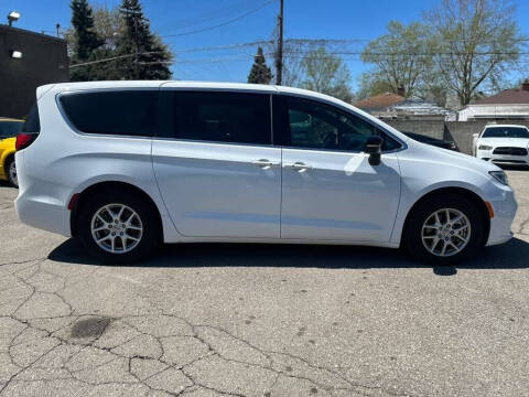 2025 Chrysler Pacifica Select
