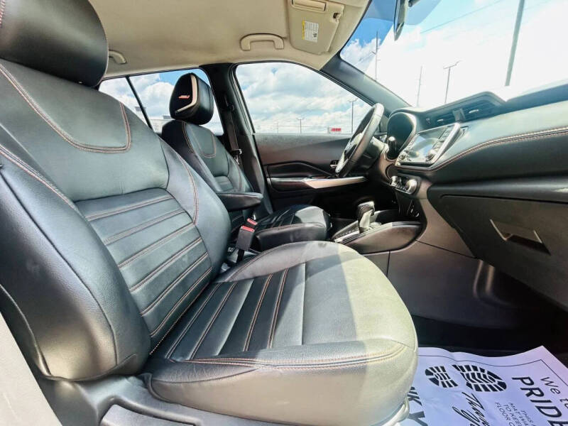 2020 Nissan Kicks SR