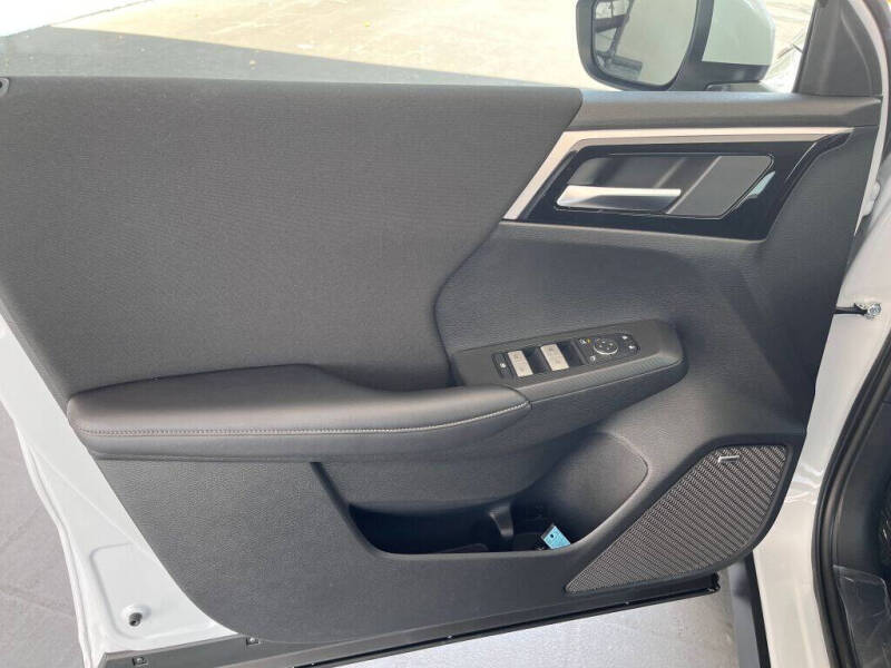 2025 Mitsubishi Outlander ES