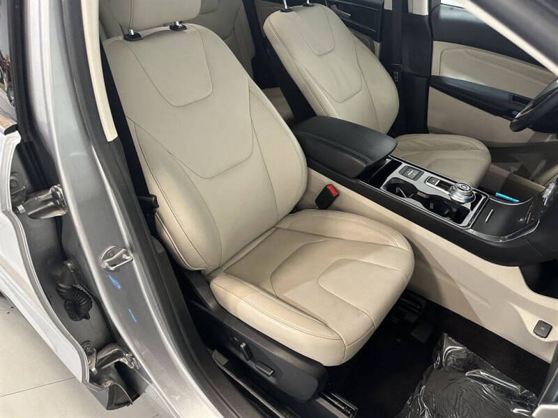 2020 Ford Edge Titanium