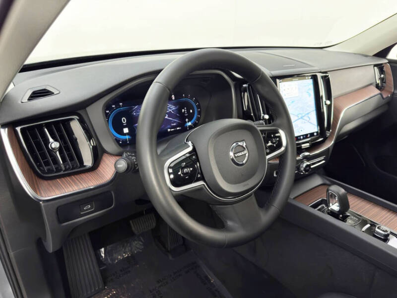 2024 Volvo XC60 B5 Plus Dark Theme