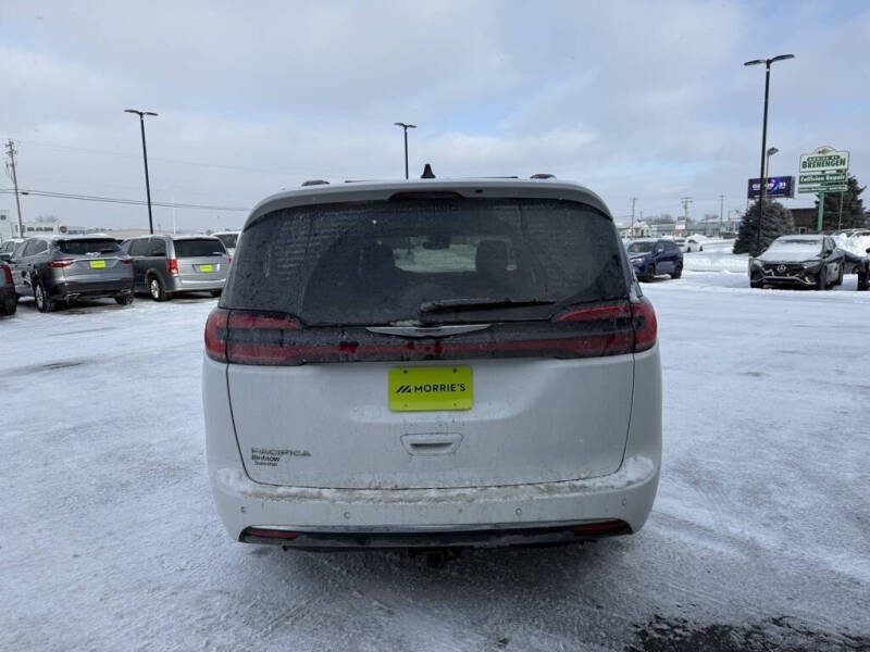 2025 Chrysler Pacifica Select