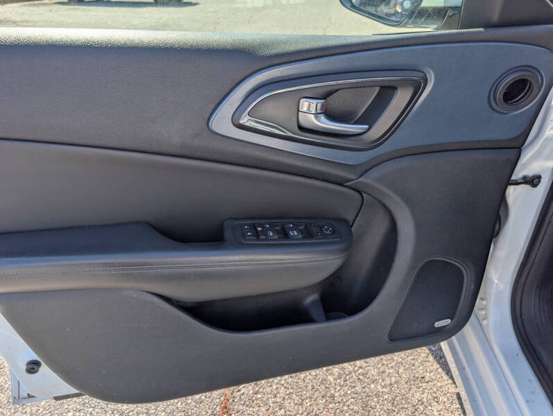 2015 Chrysler 200 S