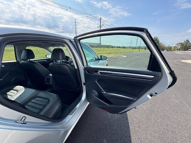 2017 Volkswagen Passat V6 SEL Premium