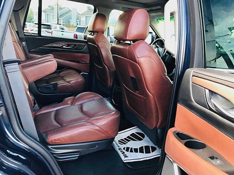 2017 Cadillac Escalade Luxury