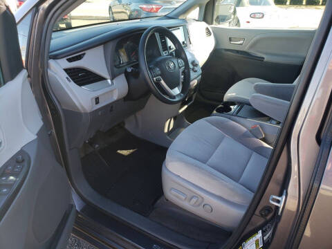 2015 Toyota Sienna LE 7-Passenger