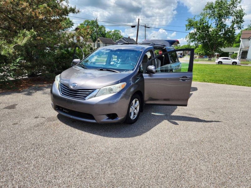 2014 Toyota Sienna LE 8-Passenger