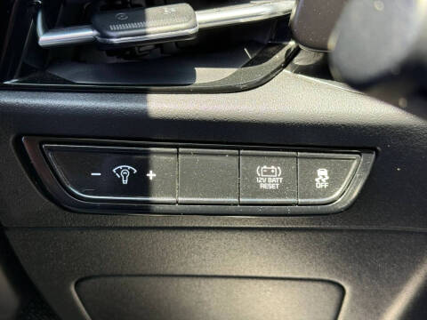 2023 Kia Niro LX