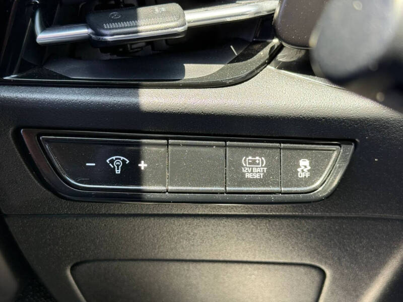 2023 Kia Niro LX
