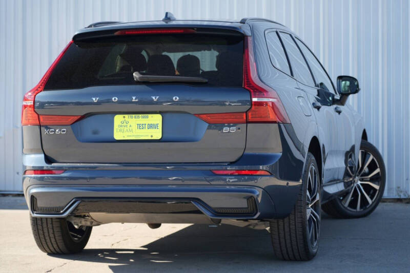 2024 Volvo XC60 B5 Plus Dark Theme