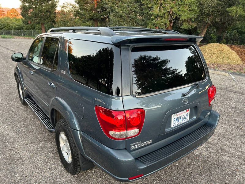 2005 Toyota Sequoia SR5